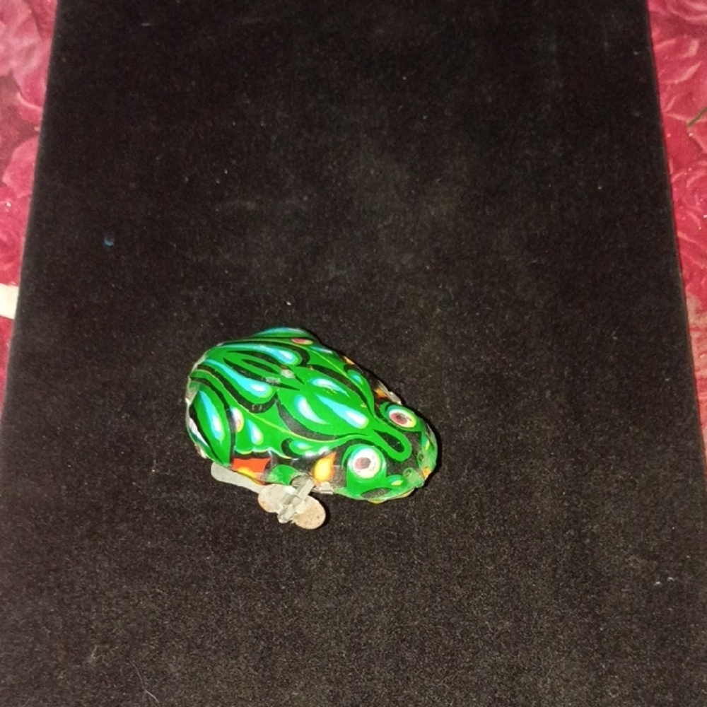 Colorful Mechanical Frog Figurine (Wind-up Jumping Frog)